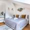 Duplex 165m2 with VIEWS only 30 Seconds to Charles Bridge - Praga