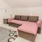 Lovely Apartment In Vir With Wifi