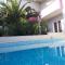 Doppelzimmer mit Bad, Terrasse und Pool