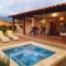 Casa Campestre en zona exclusiva con Jacuzzi, a 10 min del aeropuerto, 20 min parque del café, WiFi, parqueadero privado, vigilancia 24 hrs y amplias zonas sociales