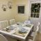 Victoria Family Vacation Home - King Bed Private Yard BBQ Deck Gazebo - 4 Minutes To The Falls