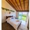 Casa Campestre en zona exclusiva con Jacuzzi, a 10 min del aeropuerto, 20 min parque del café, WiFi, parqueadero privado, vigilancia 24 hrs y amplias zonas sociales