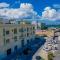 Location is everything! - Luxurious - Free parking - on the Strip!