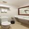 MJ Hotel and Suites