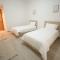Luxury 2 bedroom villa pool beach gym access