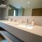 Luxury 2 bedroom villa pool beach gym access - Fudžajra