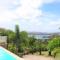 Maison avec vue sur la mer à La Trinité, piscine partagée