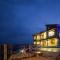 Alaya Stays Pine Shadow Flamingo Suite with Views & Restaurant - Simla