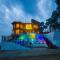 Alaya Stays Pine Shadow Flamingo Suite with Views & Restaurant - Simla