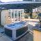 Acorns with own hot tub, romantic escape, close to Lyme Regis - Uplyme