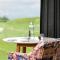 Design-Chalet mit Teilseeblick, Pool, Spa & Restaurant
