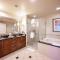 No Resort Fee Strip View Suite &Free Valet &Pool - Las Vegas