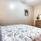Apple Valley Home, Shared Golf Course On-Site