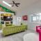 Pop Art Oasis with Karaoke Mini Golf Hot Tub and Pool - أرفادا