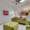Pop Art Oasis with Karaoke Mini Golf Hot Tub and Pool - أرفادا
