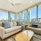 Surfers Paradise 2 Bed Great Views Pool