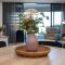 Oracle 2 - Central 2B in Broadbeach with Views