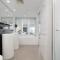 Oracle 2 - Central 2B in Broadbeach with Views
