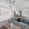 Vayk - Bright & Elegant 2 bd apartment with Creek Views - Dubai