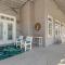A 4 Bedroom House in Gated Litchfield By the Sea