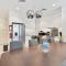 Bright and Airy 2BR, Family-Friendly with Pool and Gym - 迪拜