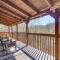 Sevierville Cabin with Deck Minutes to Pigeon Forge - سيفيرفيل