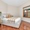 The Marobwen - Charming City Retreat near West Beach