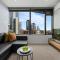 CBD Park Views Retreat with free parking - up to 4 pax