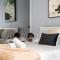 CBD Park Views Retreat with free parking - up to 4 pax