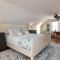 Charming 3 BR North End Beach Cottage One Block to the Beach Private Parking Private Backyard 1478 - فرجينيا بيتش