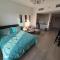 Waterfront Studio Cozy & Stylish Stay - Pet-Friendly - 阿布扎比