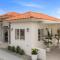 3BR Private Pool Retreat 4 Mins Drive by Bocobay