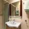 Central Perks - Cute, Cozy, Convenient 1 Min from Beach - Лимасол