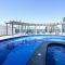 Luxury 1BR Near Burj Khalifa with Canal Views