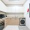 Luxury 1BR Near Burj Khalifa with Canal Views