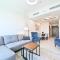Luxury 1BR Near Burj Khalifa with Canal Views