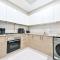 Luxury 1BR Near Burj Khalifa with Canal Views