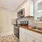 Comfortable Executive Rental by the Park Heated Pool Access 1395 - سافانا