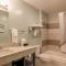 Inn At Moss Landing Point