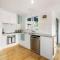 Sunny Mid Century Style Home 3 BR 2 BA 2 CarParks - Auckland