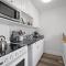 Ocean Front Condo with Private Water Front Balcony - جزيرة هيلتون هيد