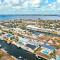 Canalfront Bradenton home with Dock & Heated Screened In Pool - Bradenton