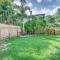 Cozy Cute Bungalow Steps from Swan Lake Morton