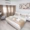 Lazuli Beach & Pool Apartment 501