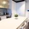 Modern Luxe Chic 2BR Near Southern Cross Station