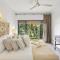 Ocean Horizons with Coral Sea Views
