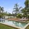 Ocean Horizons with Coral Sea Views