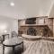 Guest Suite With A Pool A Hot Tub And A Fireplace In Arvada - Arvada