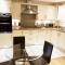 Travaal.©om - 2 Bed Serviced Apartment Farnborough