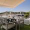 Central penthouse studio with Jacuzzi in Varkiza - Vari